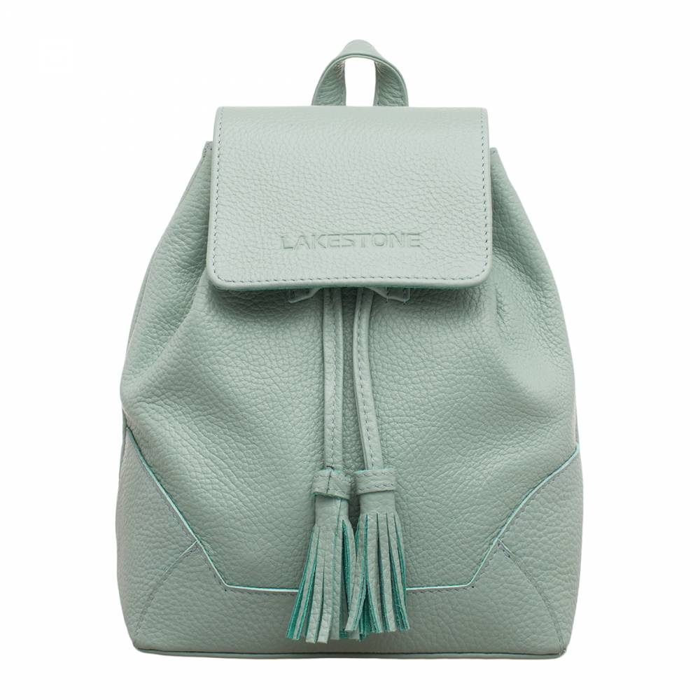 Небольшой женский рюкзак Clare Mint Green Небольшой женский рюкзак Clare Mint Green<p>Очень компактный и вместительный рюкзак цвета «мята». Считается, что рюкзак – не совсем женственное изделие, однако, только не тогда, когда речь идет о представленной модели. Этот аксессуар как нельзя лучше подойдет представительнице слабого пола, имеющей безупречный вкус. </p><p>Изделие очень практично в эксплуатации. Оно оснащено лямками, которые позволяют отставлять руки свободными. Кроме того, рюкзак дополнен небольшой ручкой, что делает возможным его транспортировку в руке. </p><p>Дно жесткое, а сам аксессуар имеет мягкие стенки, но, несмотря на это, он отлично держит форму. Внутри, кроме одного просторного отсека, можно обнаружить дополнительные карманы открытого и закрытого типа. Такой практичный рюкзак обязательно должен быть в гардеробе каждой женщины.&nbsp;</p><br>