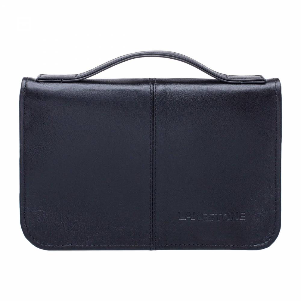 Клатч Normanton Black Клатч Normanton BlackСолидный мужской клатч из качественной кожи, которая была
тщательно обработана умелыми руками мастеров кожевенного дела. Клатч очень
удобен в транспортировке, так как оснащен широкой кожаной ручкой, что делает
его отличной альтернативой небольшой деловой сумке. Клатч открывается на 180 градусов, в нем есть отсек для
хранения бумаг формата А5. Также имеется множество секций под визитки и
пластиковые карты, место для смартфона и документов. Хлястик для
транспортировки клатча на запястье выдвижной и его можно убирать, когда в нем
нет необходимости.<br>