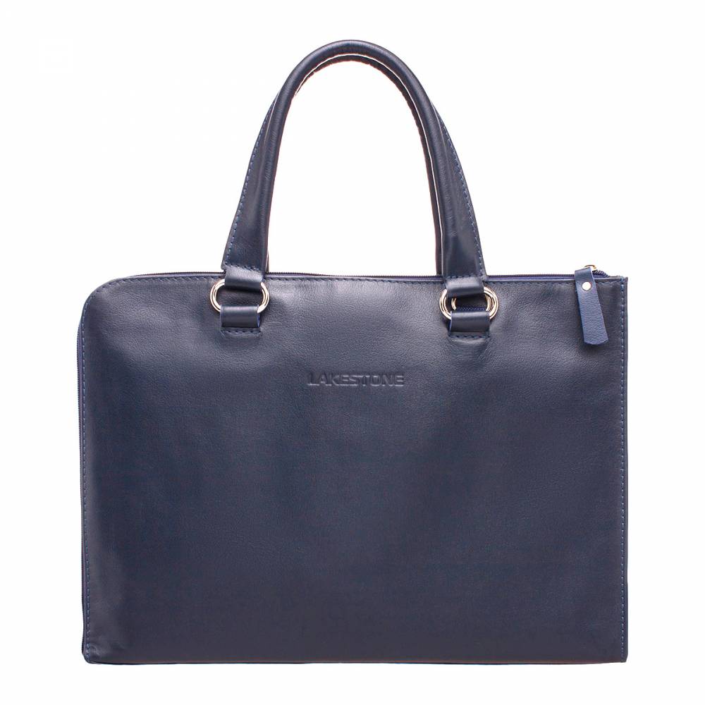 Деловая сумка-папка Randall Dark Blue Деловая сумка-папка Randall Dark Blue<p>Сумка-папкая для делового мужчины – это незаменимый атрибут на каждый день. С таким аксессуаром можно появиться практически где угодно, на встрече с партнерами по бизнесу, на переговорах в ресторане или в офисе. Качественная натуральная кожа и глубокий синий цвет придают изделию невероятно презентабельный внешний вид. </p><p>Внутреннее пространство имеет продуманный функционал. В нем есть карман на молнии, карман для хранения ноутбука или планшета, найдется достаточно места для документации и прочих деловых бумаг. </p><p>Способ транспортировки изделия - в руках, для чего оно оснащено мягкими ручками, имеющими анатомическую форму. Любые дела вести намного легче, когда не сомневаешься в безупречности своего внешнего вида.&nbsp;</p><br>